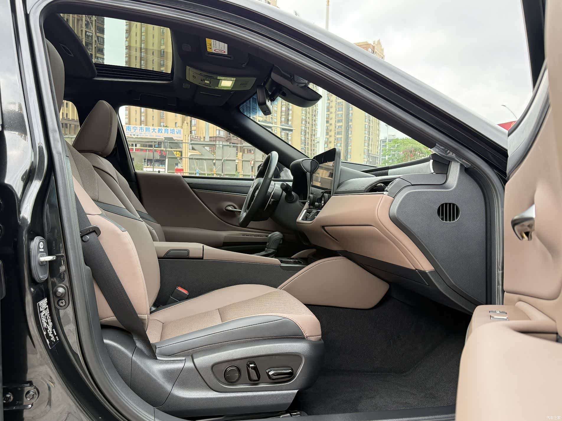 Lexus ES, 2025 6