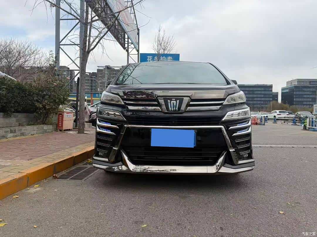 Toyota Vellfire, 2023 3