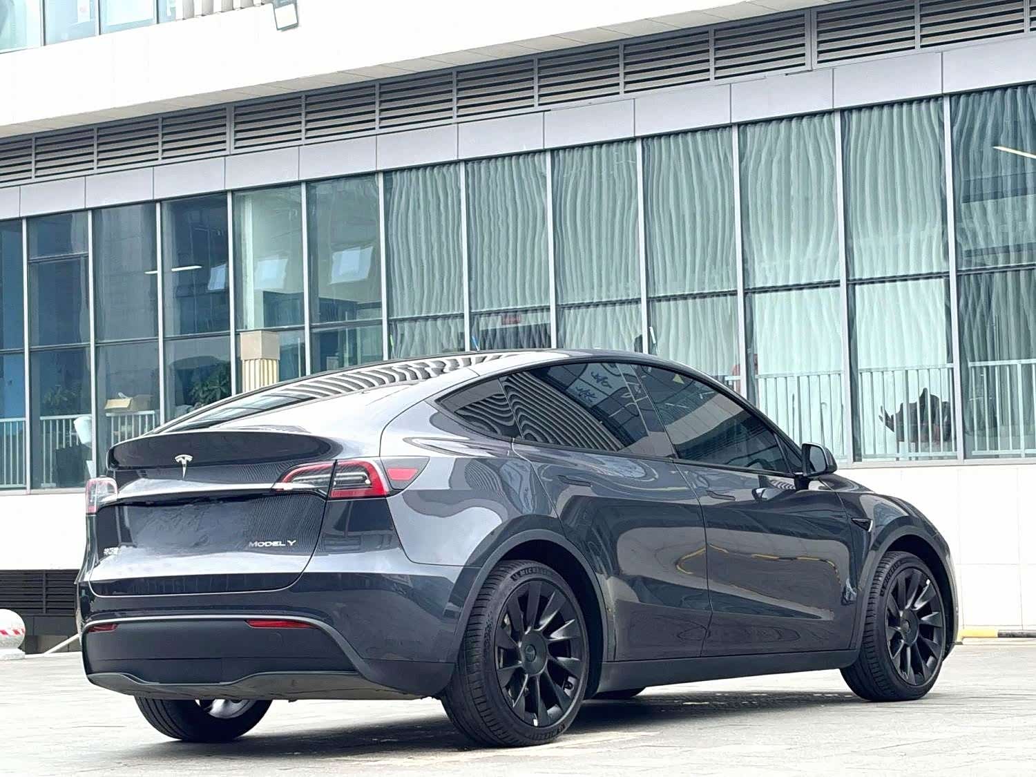 Tesla Model Y, 2024 9