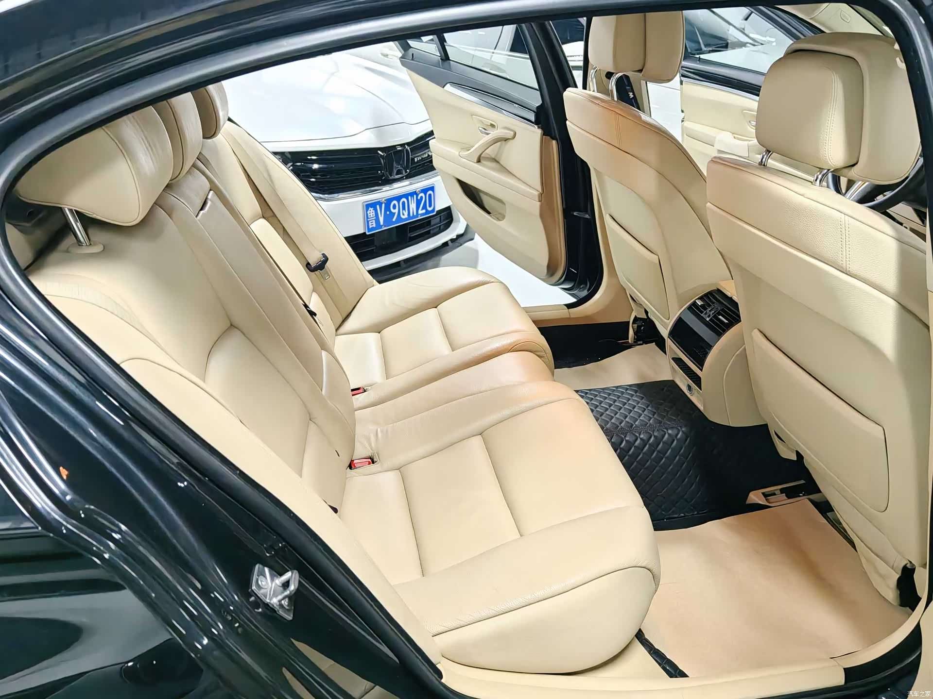 BMW 5 Series, 2012 9