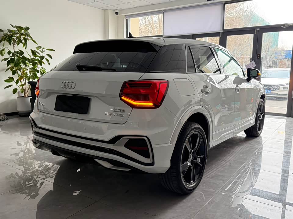 Audi Q2L