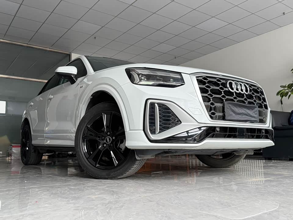 Audi Q2L