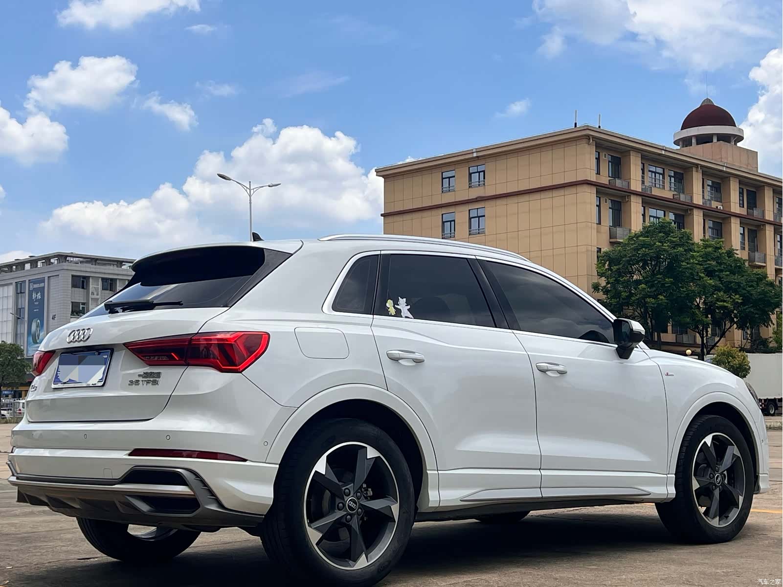 Audi Q3, 2022 10