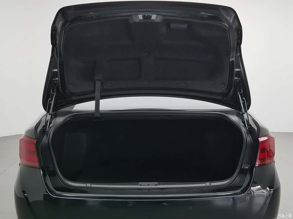 Toyota Crown, 2018 16