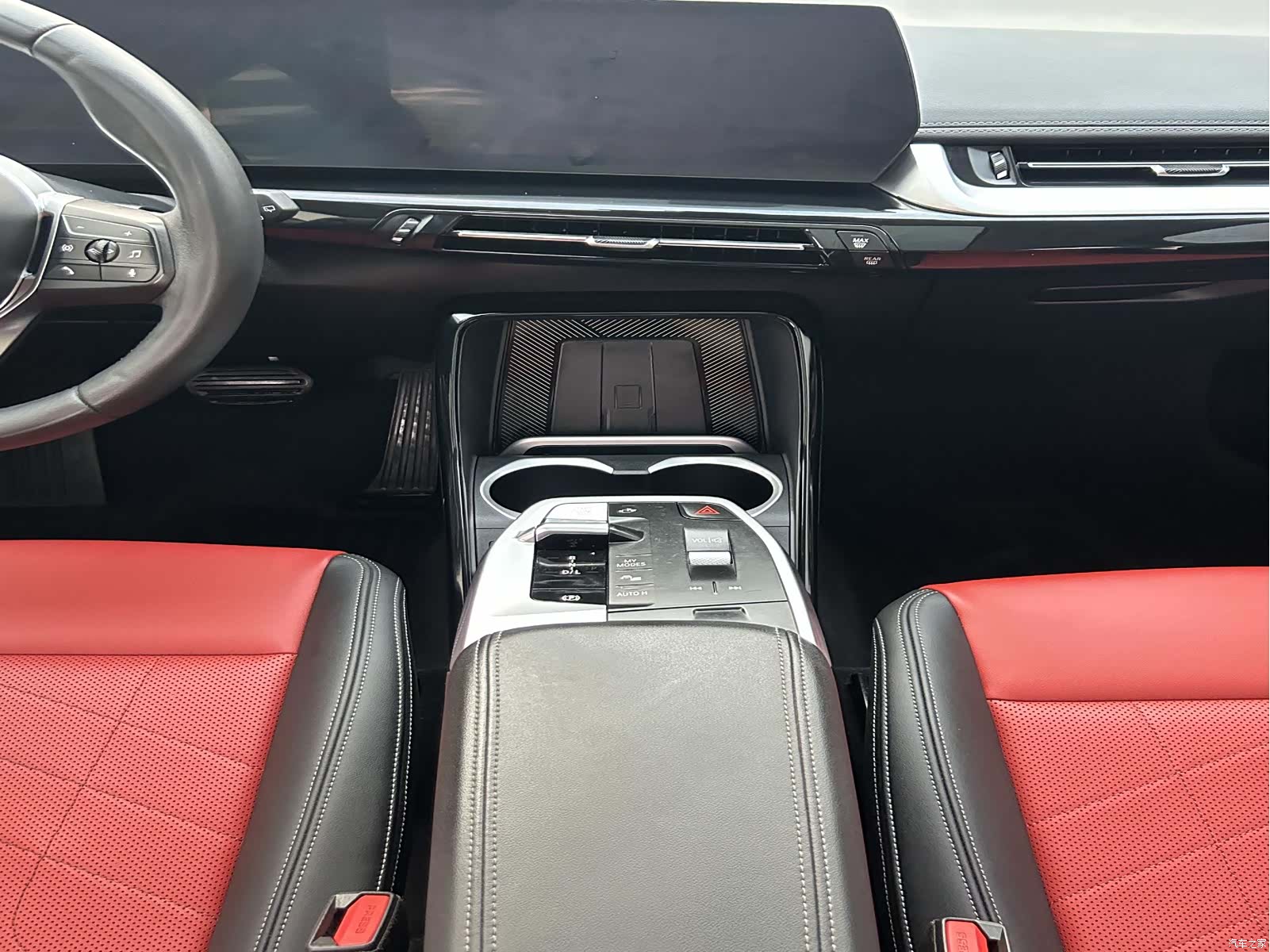 BMW X1, 2024 все фото