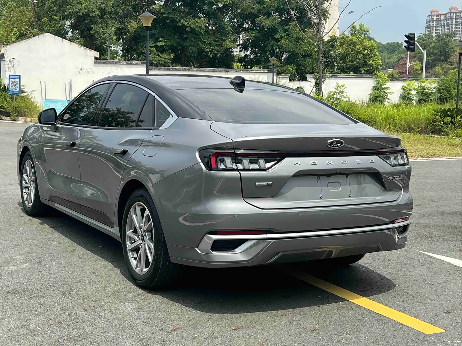 Ford Mondeo, 2022 4