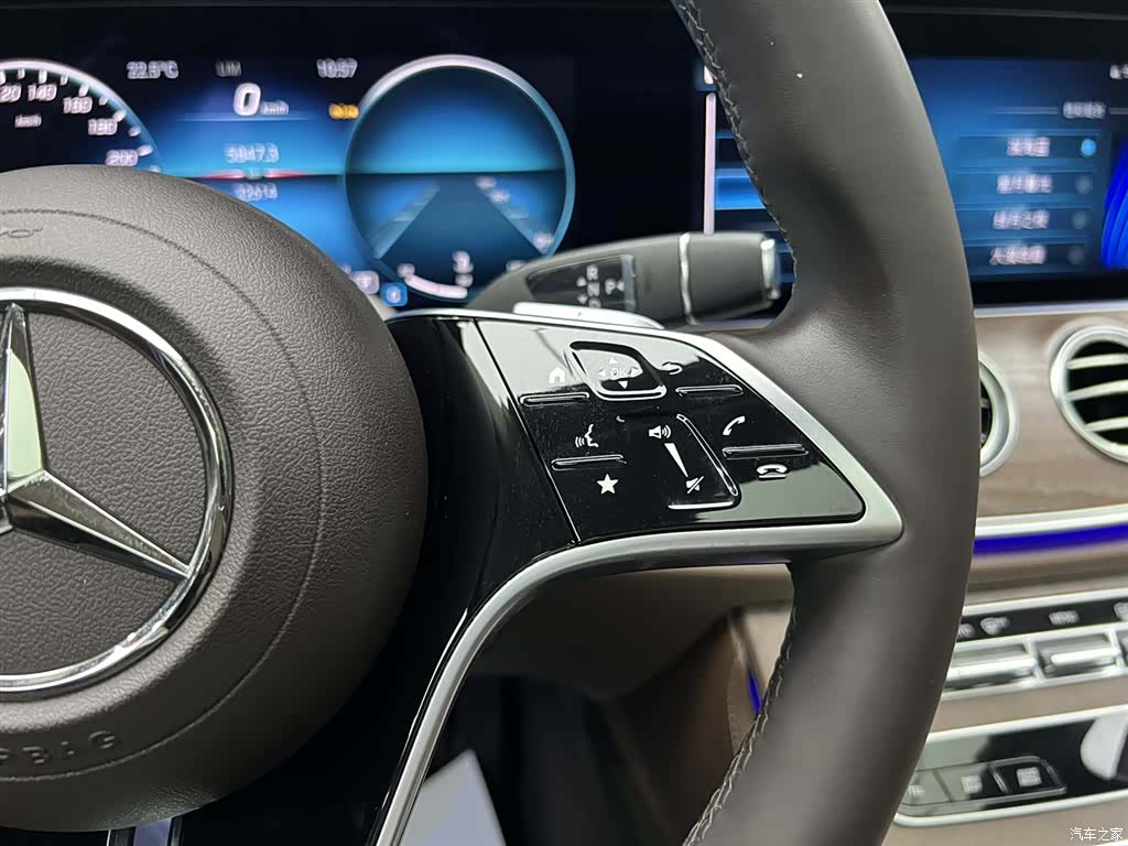 Mercedes-Benz E-Class, 2022 15