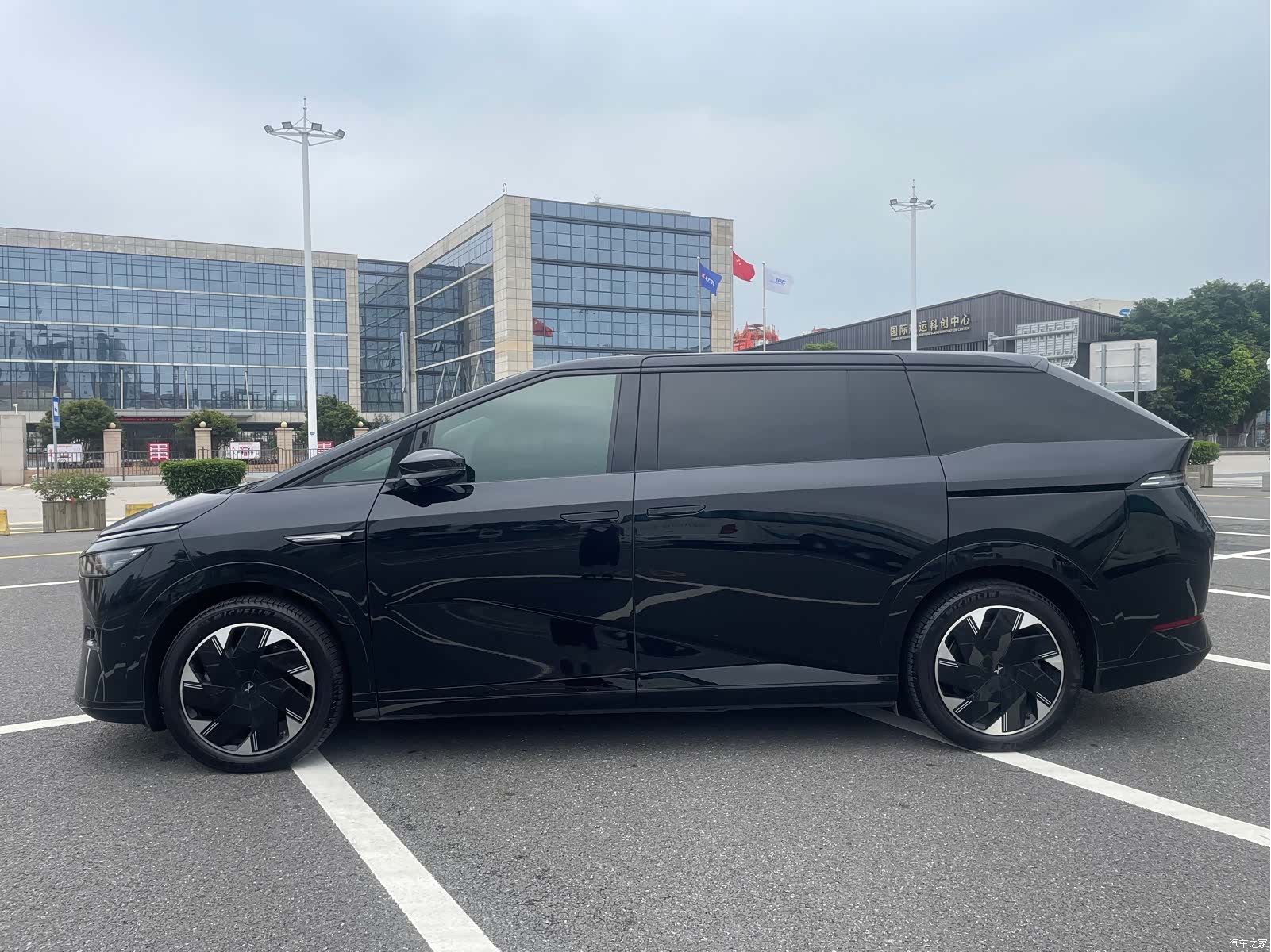 Xpeng X9, 2024 4