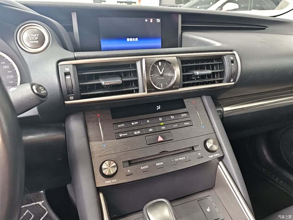 Lexus IS, 2019 13