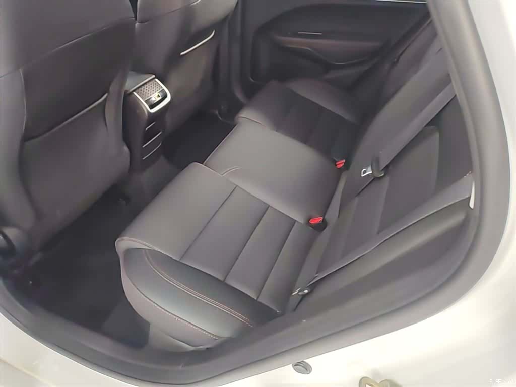Geely Binray, 2021 17