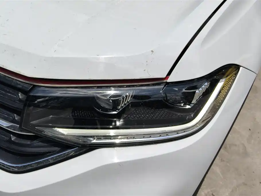 Volkswagen Exploring the shadow