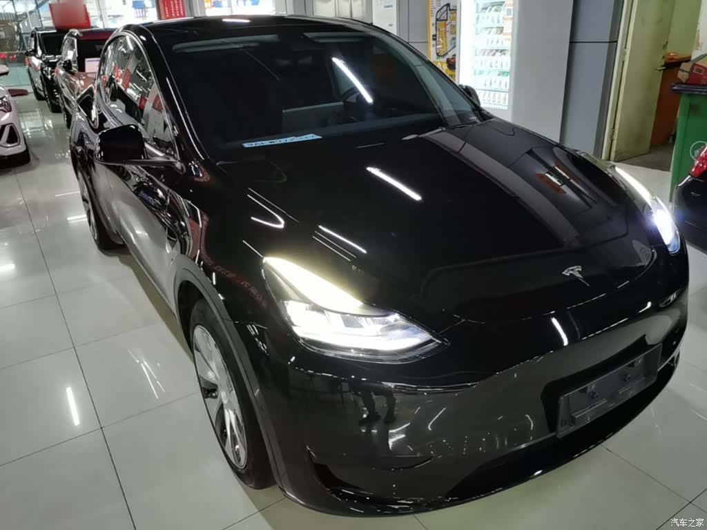 Tesla Model Y, 2023 4