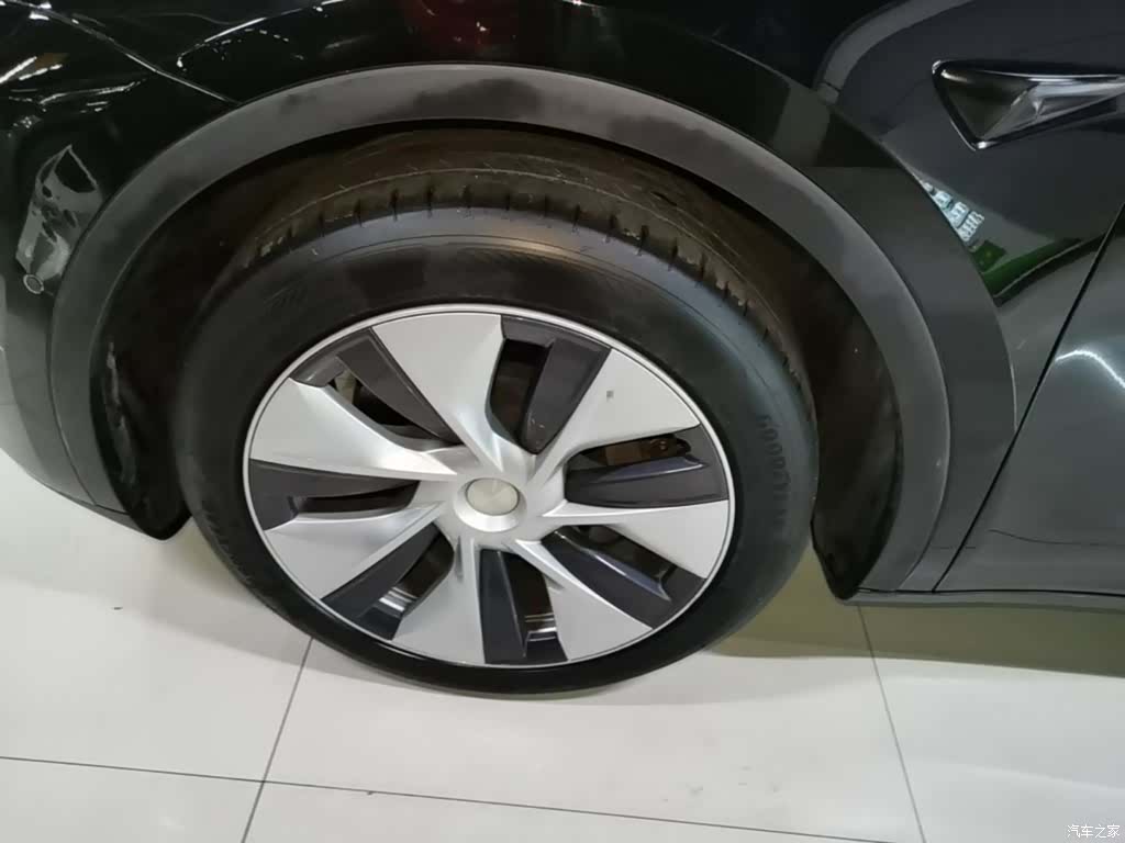 Tesla Model Y, 2023 23