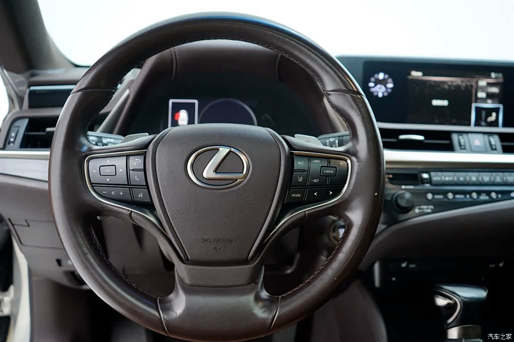Lexus ES, 2018 14