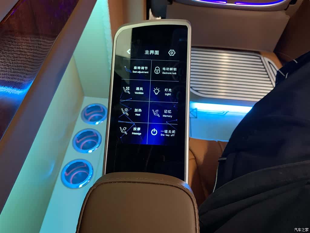 Mercedes-Benz 7, 2025 16
