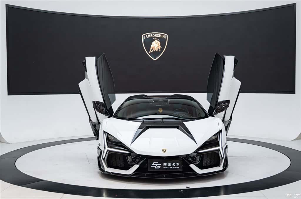 Lamborghini Revuelto, 2025 2
