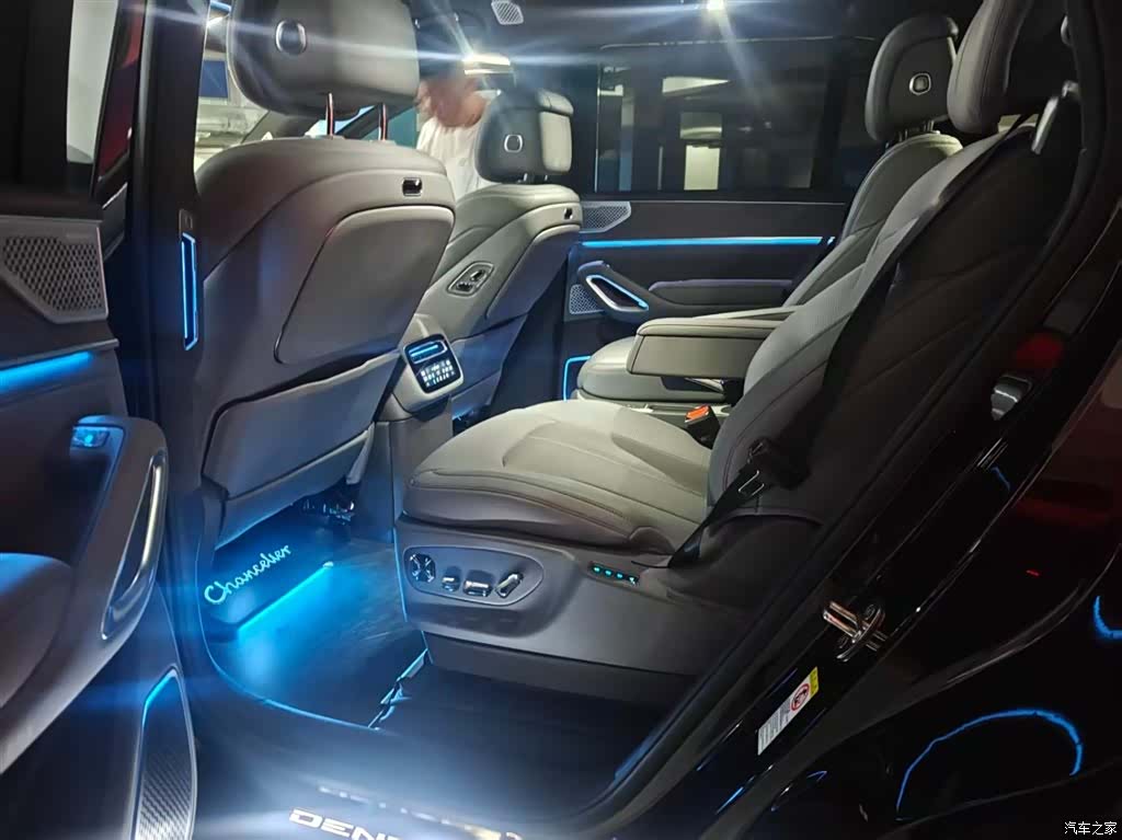 Denza N9, 2025 7