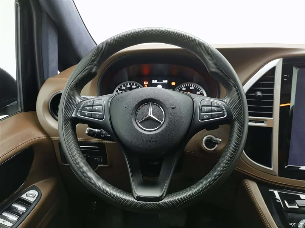 Mercedes-Benz 7, 2019 11