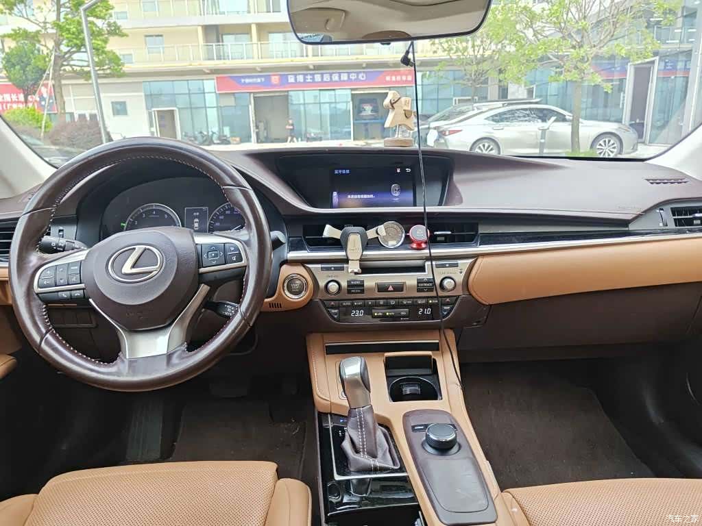 Lexus ES, 2017 8