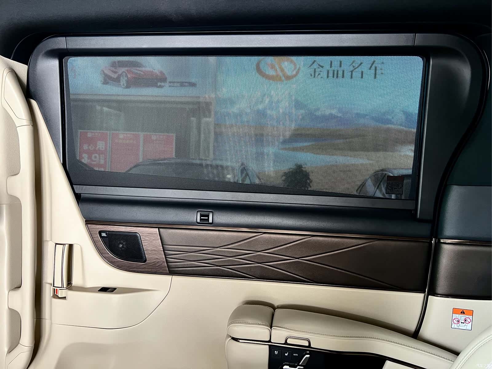 Toyota Alphard, 2025 26