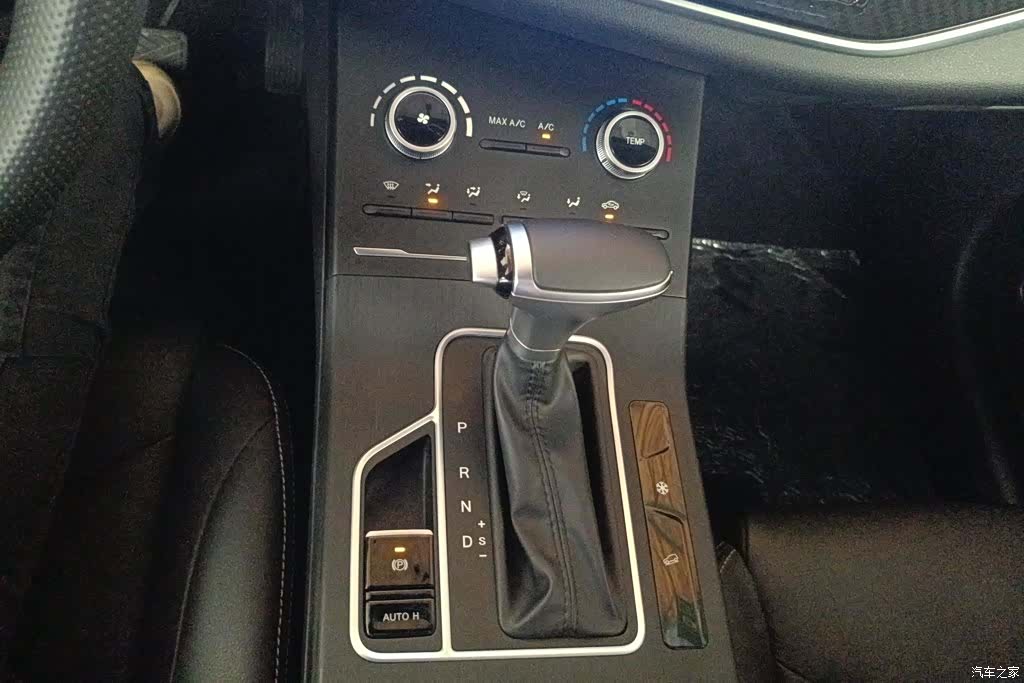 DongFeng ix5, 2020 16