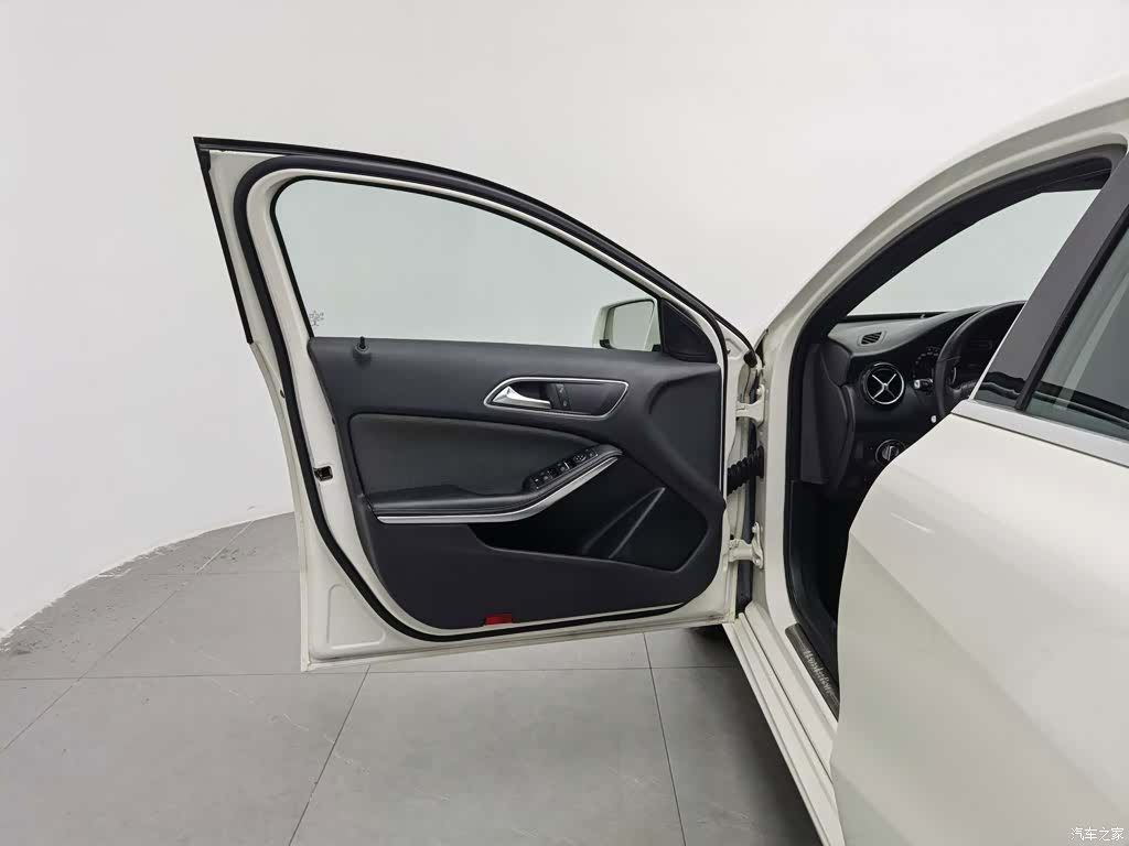 Mercedes-Benz A-Class, 2013 8