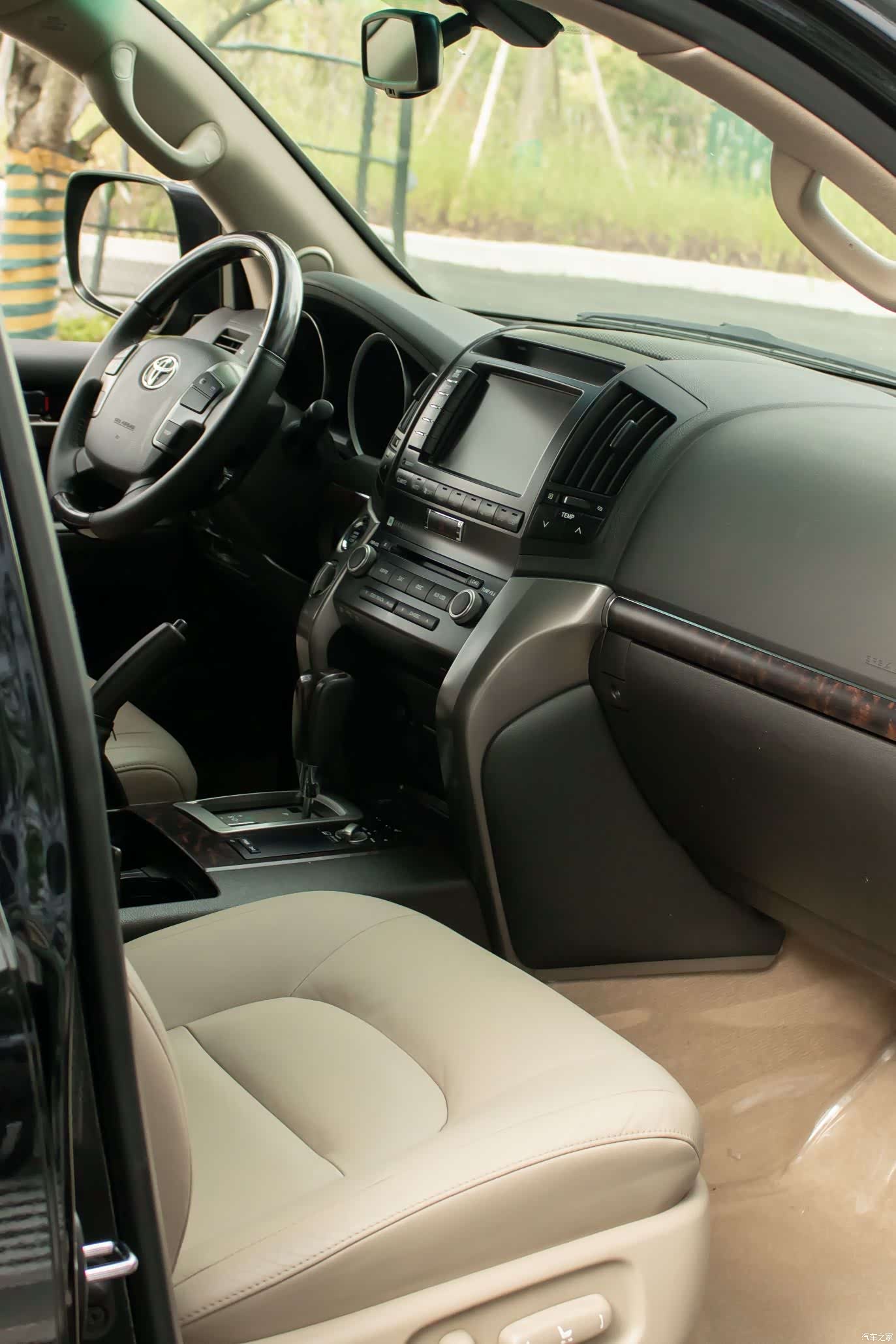Toyota Land Cruiser, 2011 12