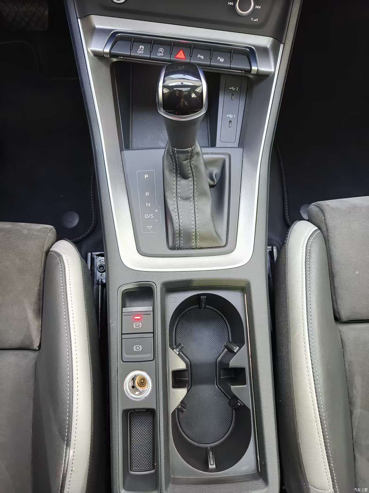 Audi Q3, 2022 10