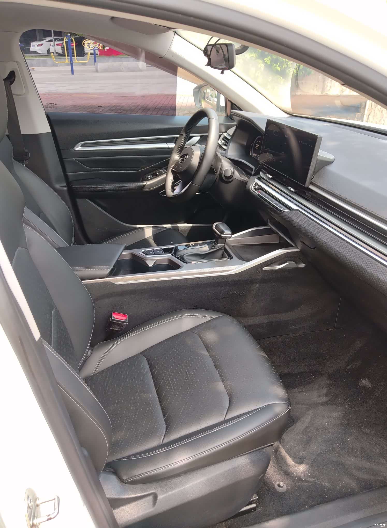 Geely Emgrand, 2023 18