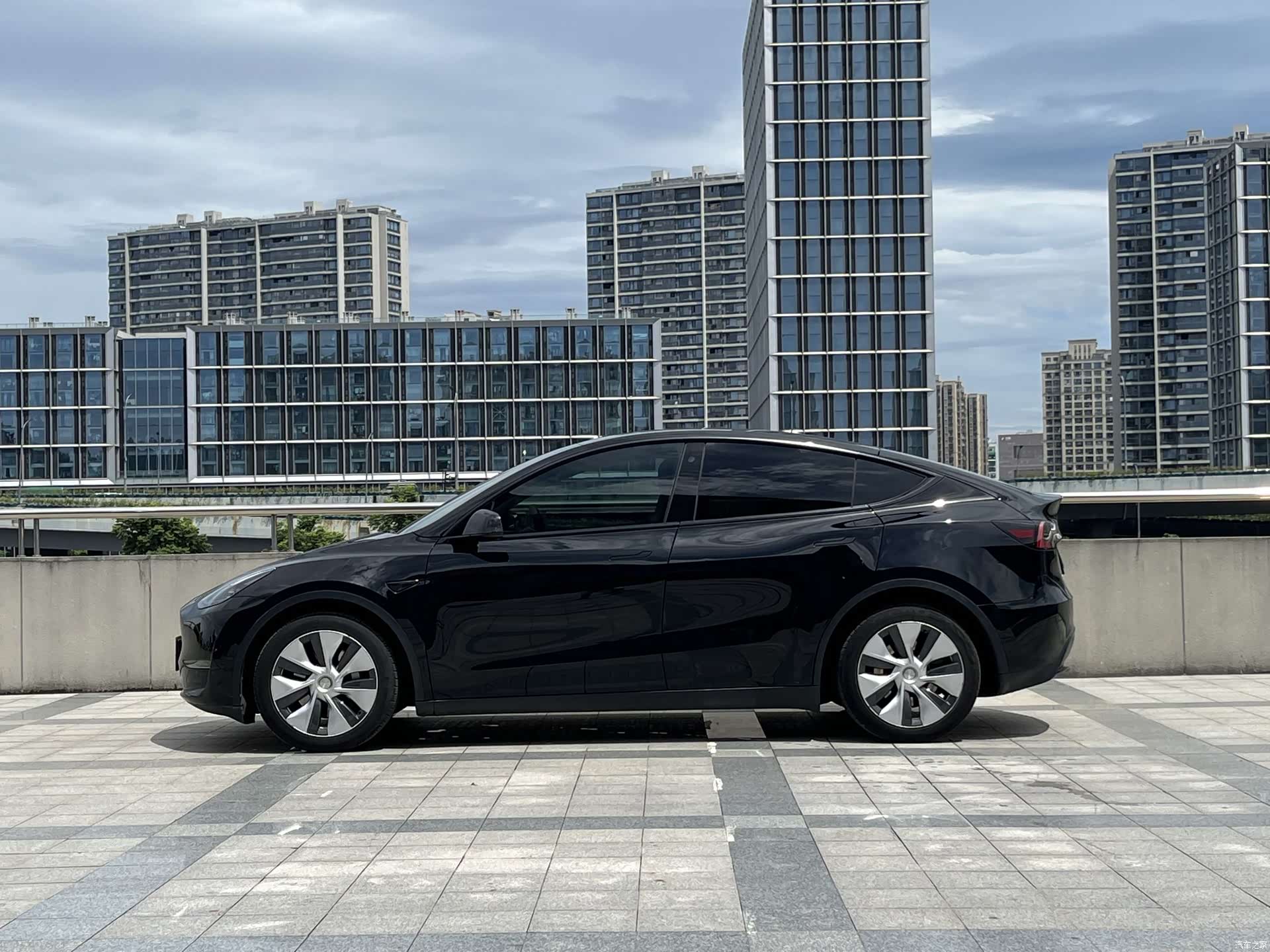 Tesla Model Y, 2021 4