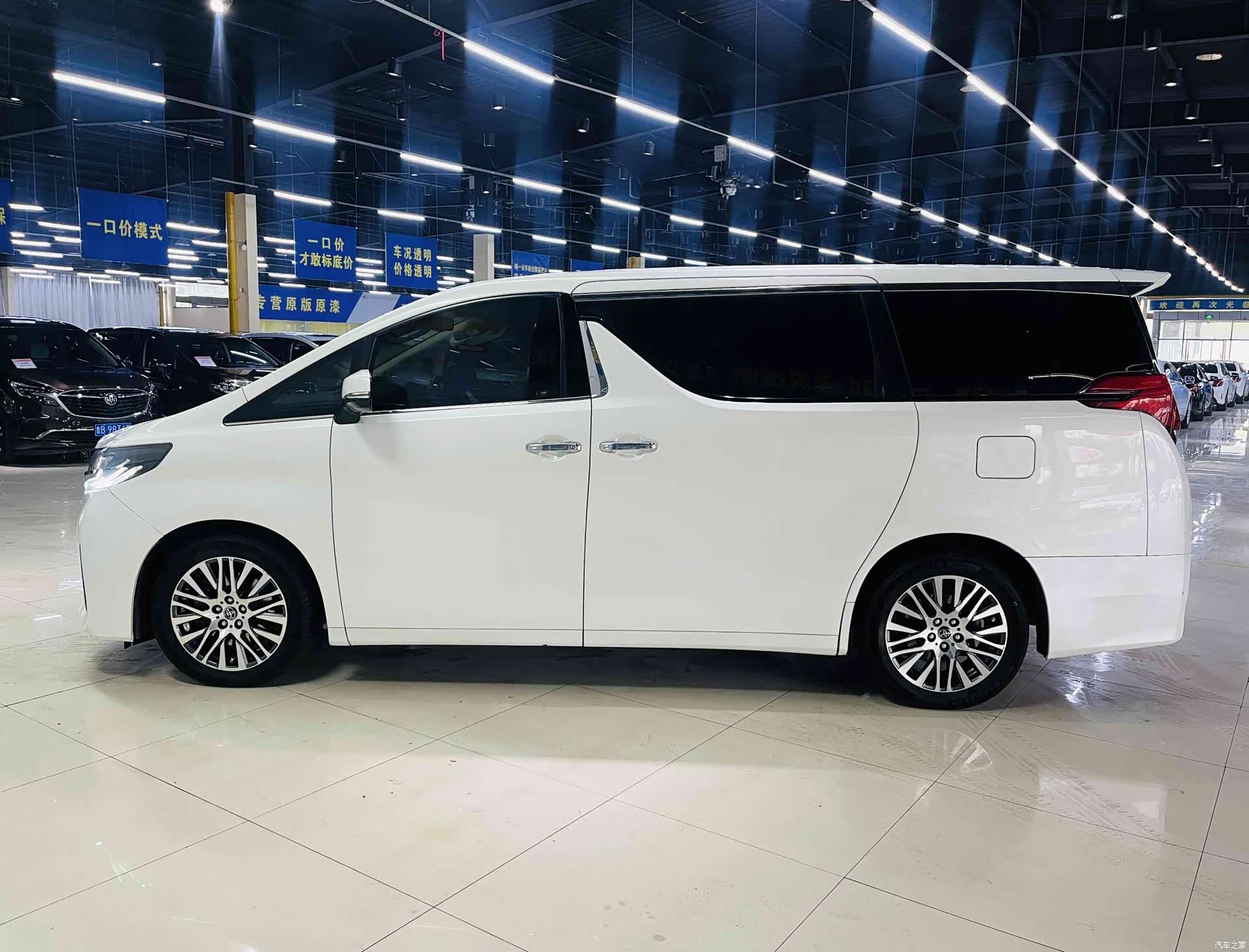 Toyota Alphard, 2016 4