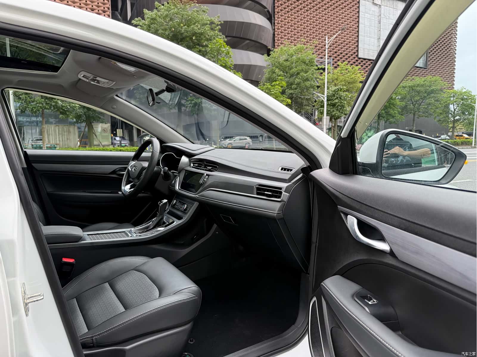 Geely Emgrand, 2021 16