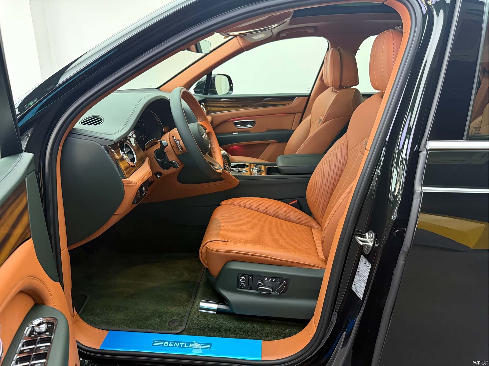 Bentley Bentayga, 2021 8