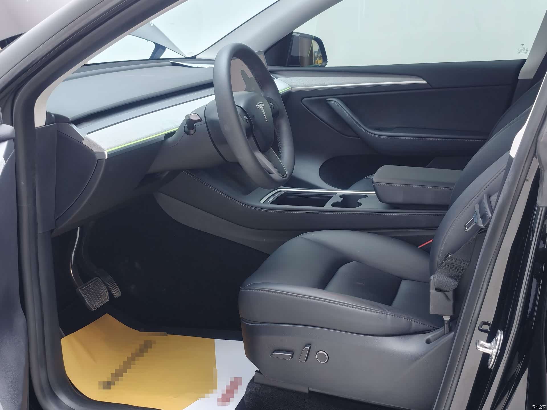 Tesla Model Y, 2023 4