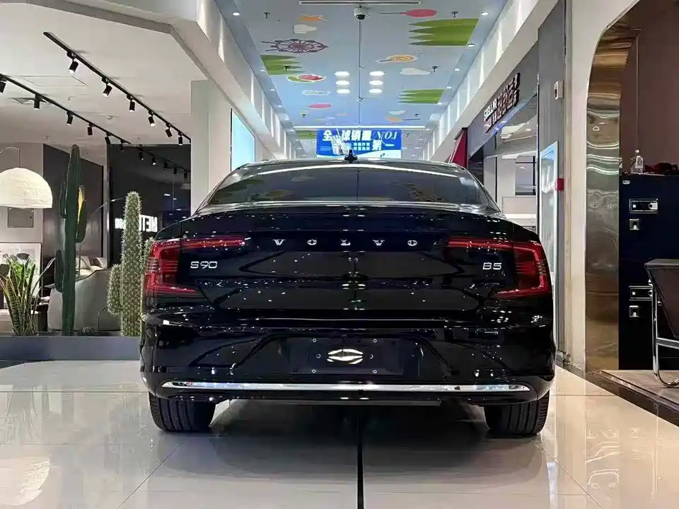 Volvo S90