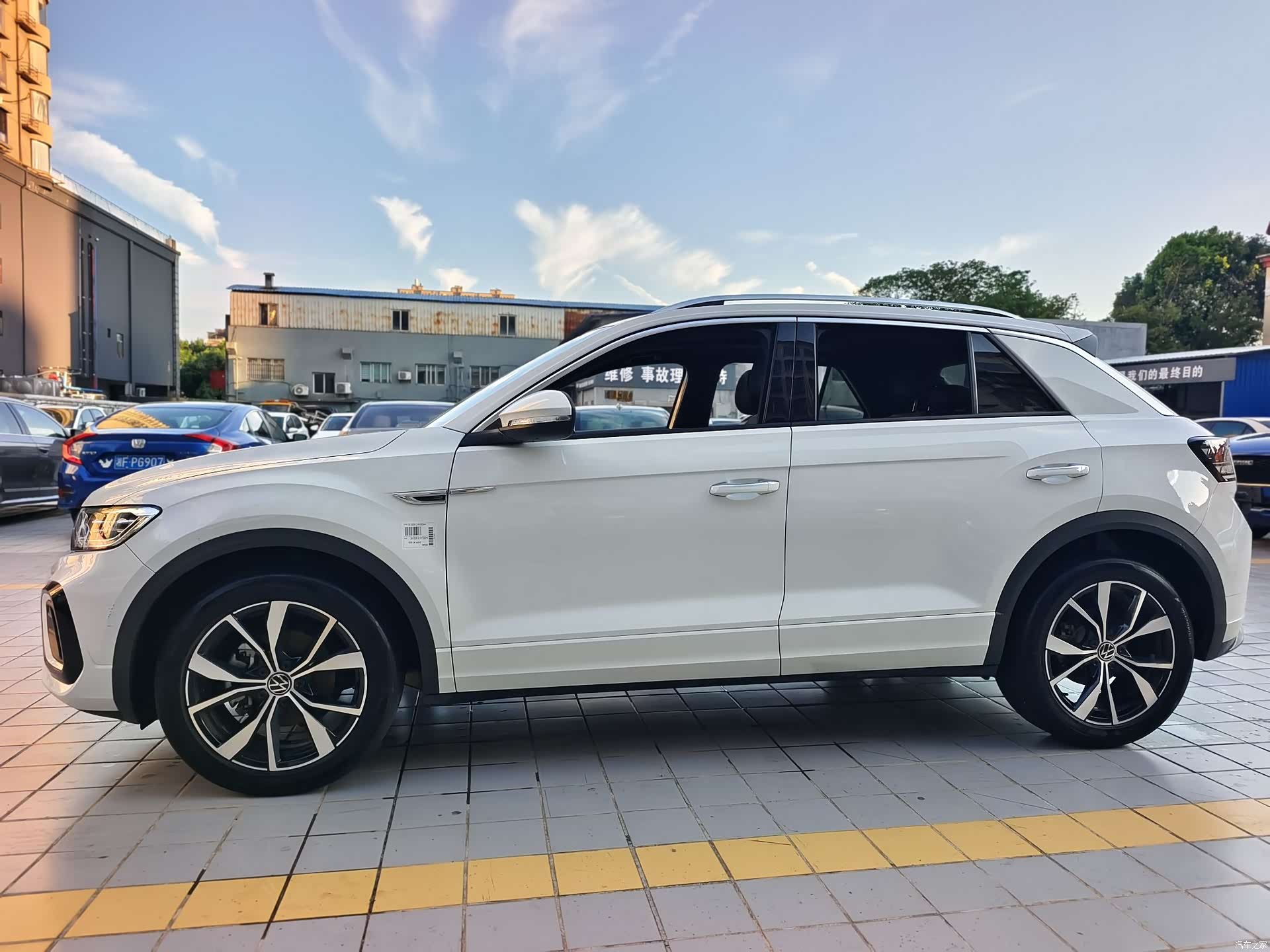 Volkswagen T-ROC, 2024 4