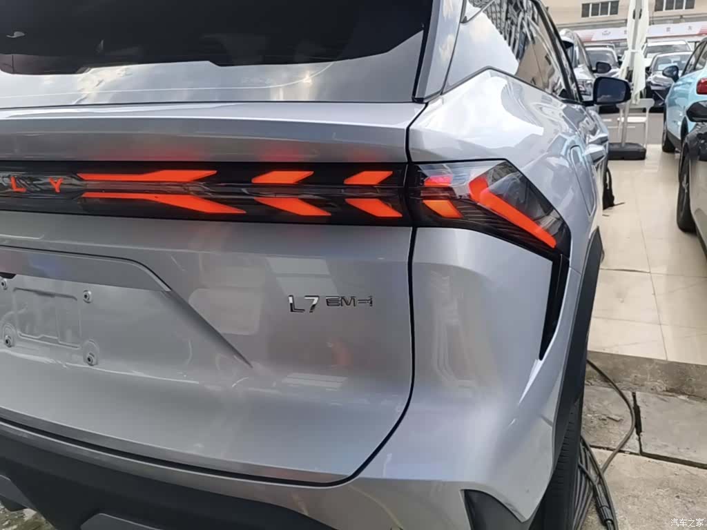 Geely Galaxy L7, 2025 8