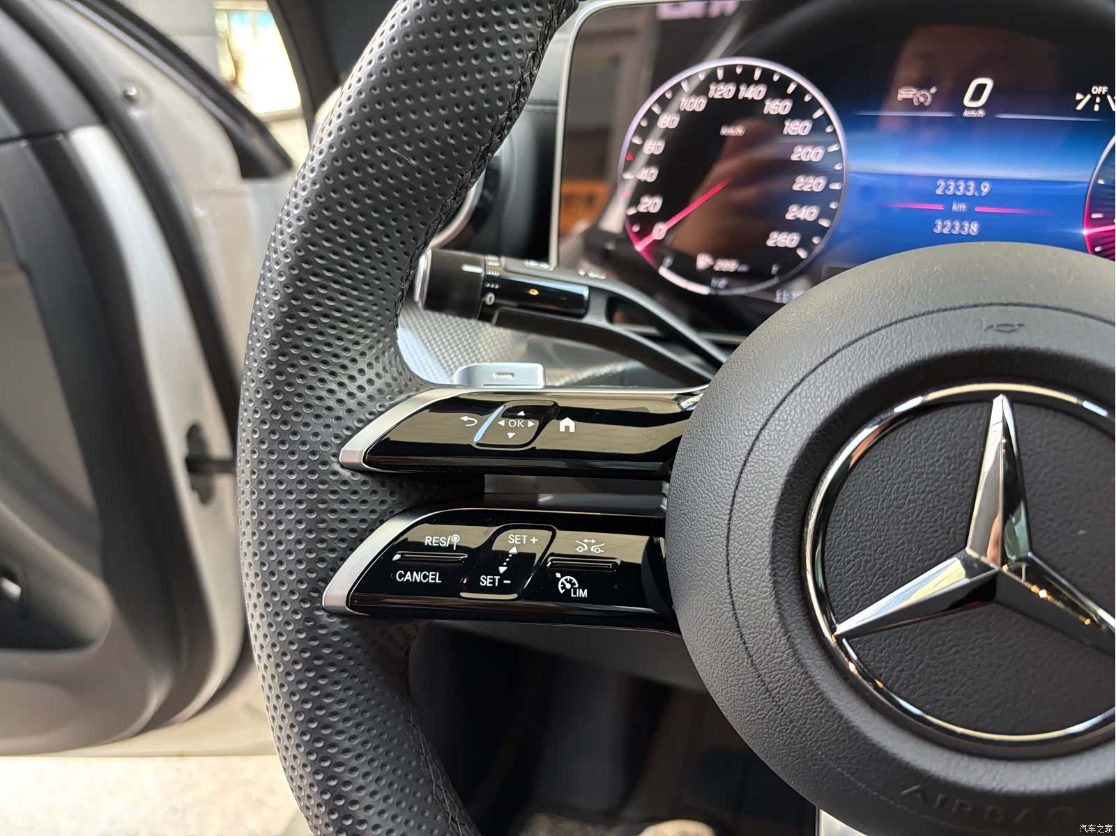 Mercedes-Benz C-Class, 2024 28