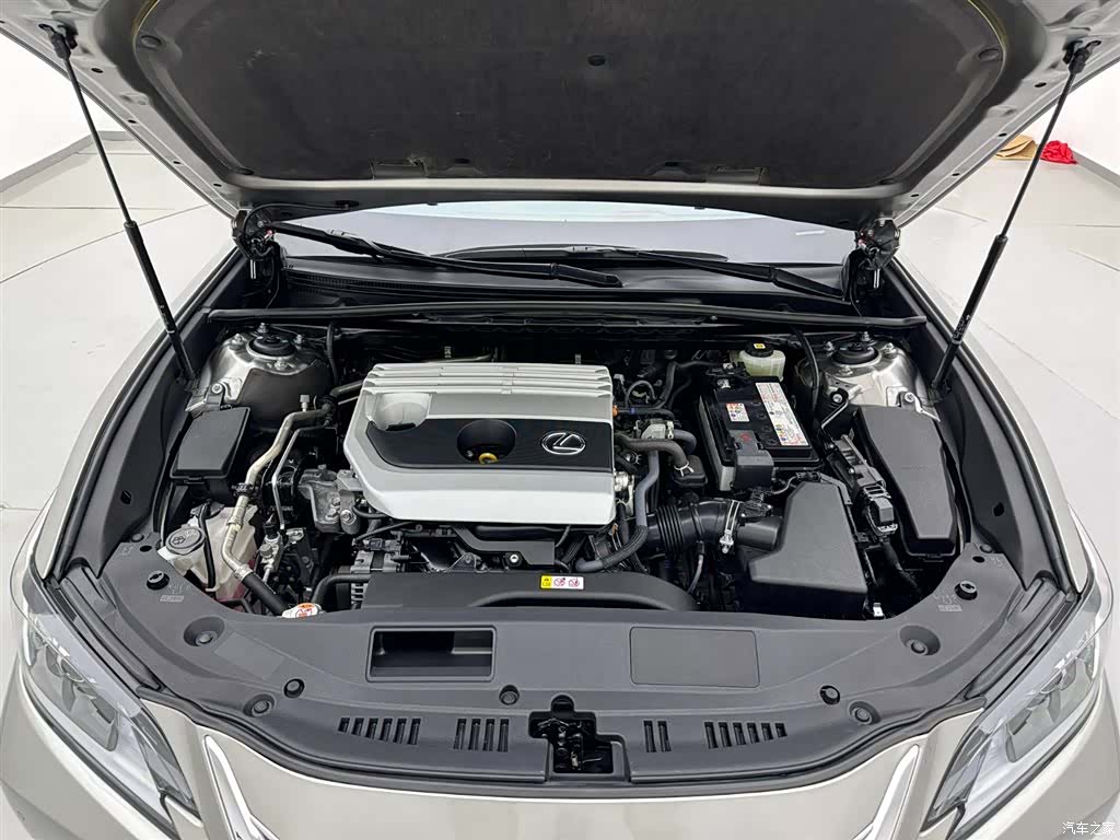 Lexus ES, 2022 25