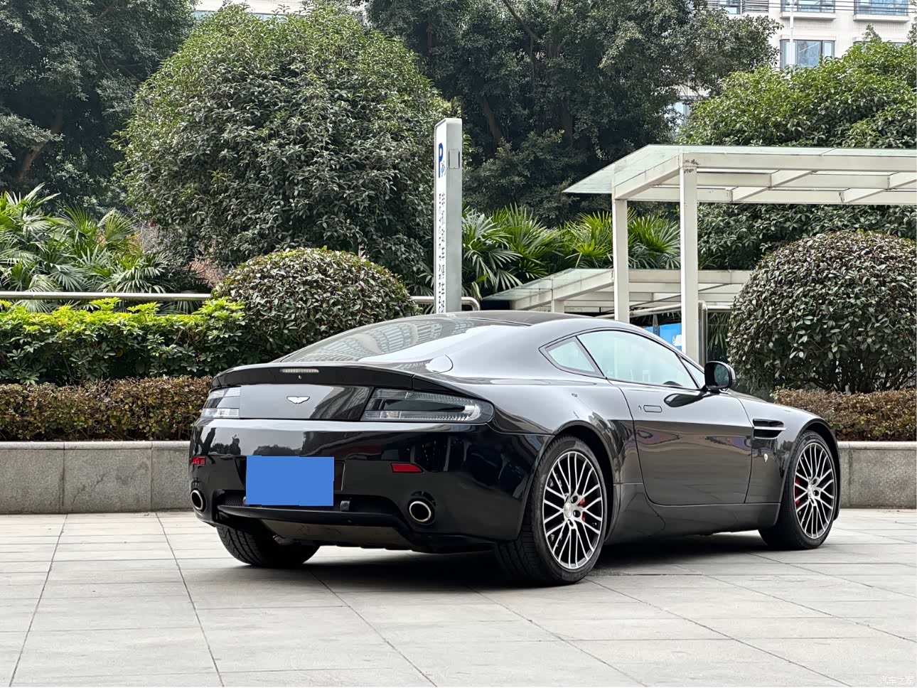 Aston Martin Vantage, 2012 6