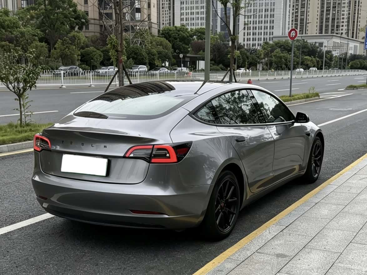Tesla Model 3, 2023 13