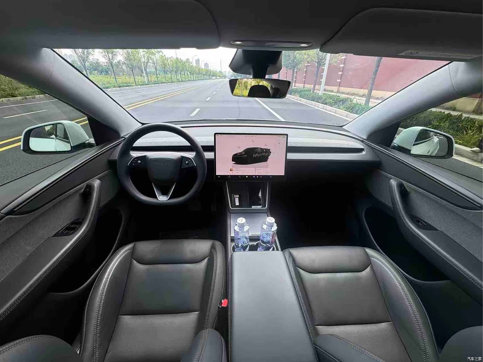 Tesla Model Y, 2025 все фото