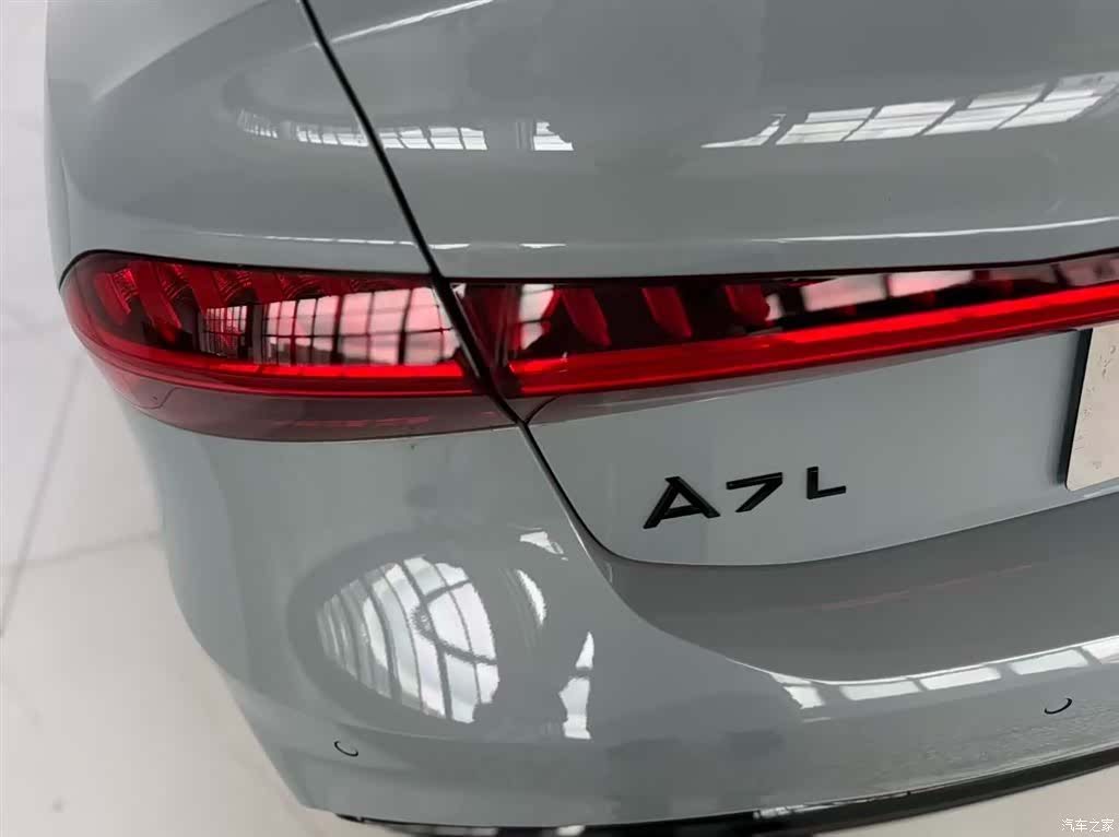Audi A7L, 2025 11