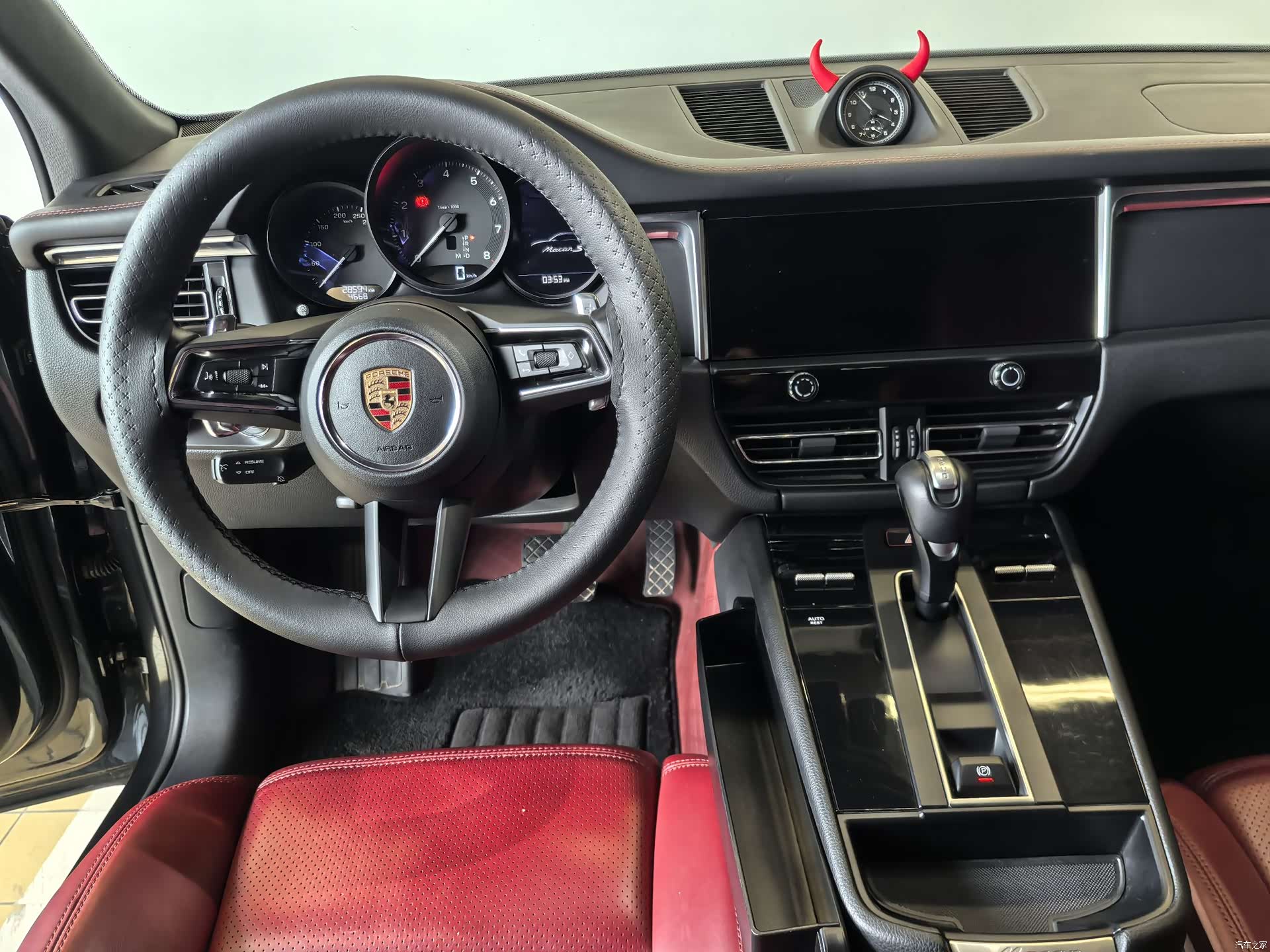 Porsche Macan, 2024 8