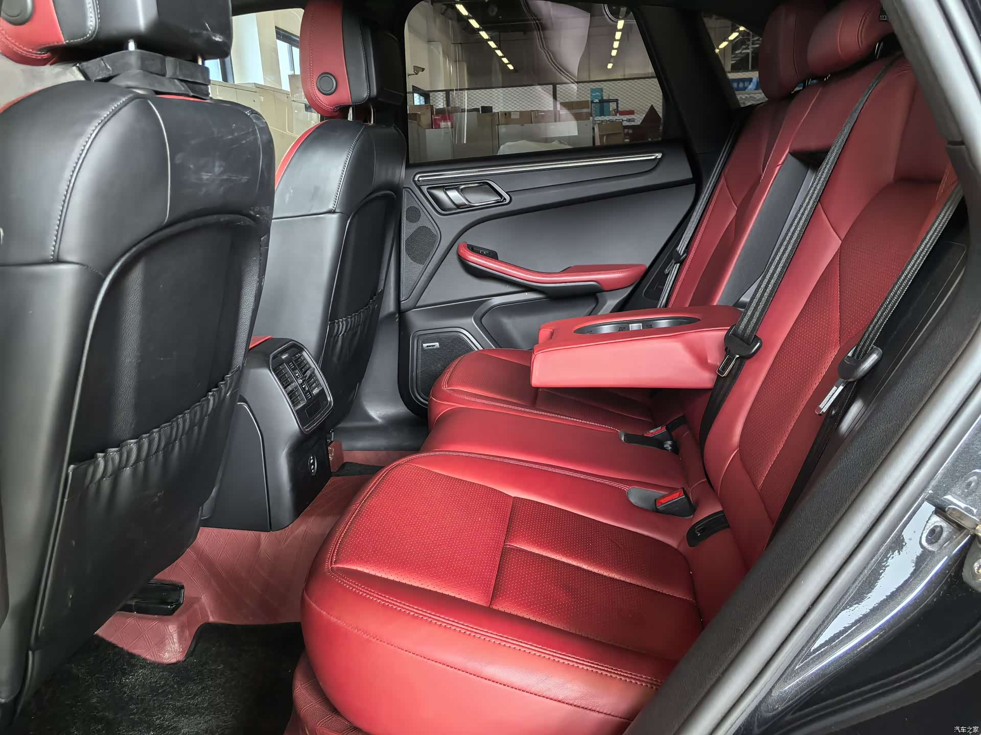 Porsche Macan, 2024 10