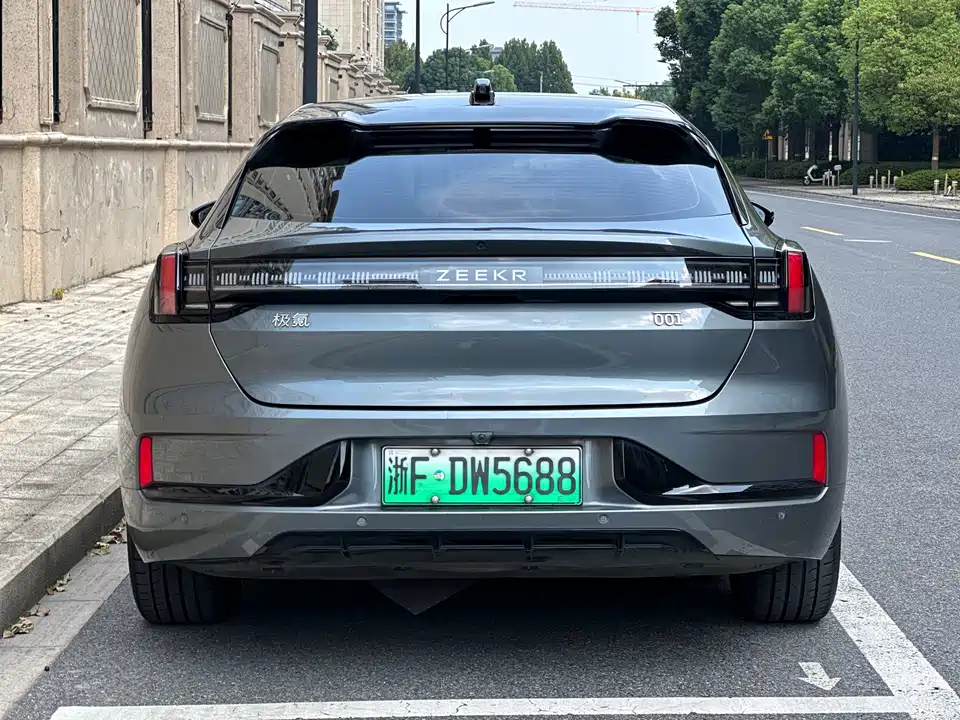 Zeekr 001