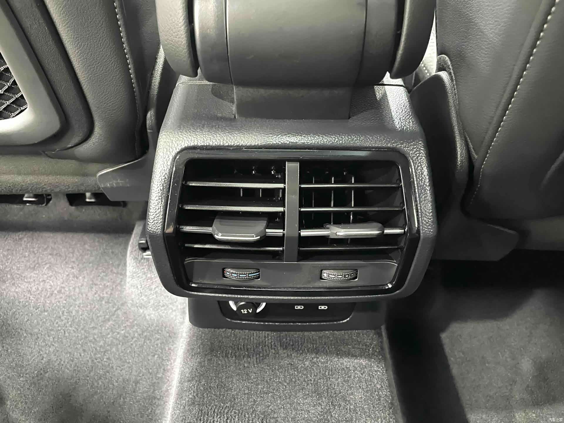 Audi Q3, 2022 12
