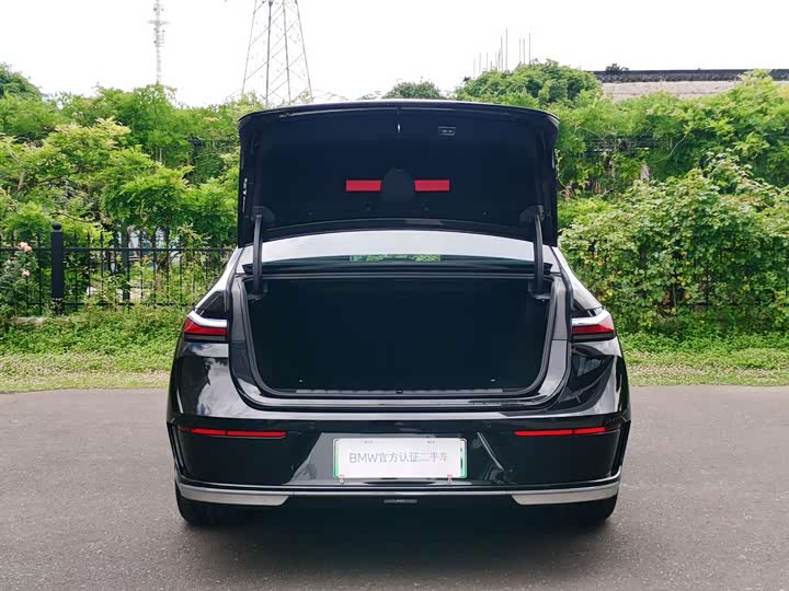 BMW i7 2023 eDrive50L ling xian hao hua tao zhuang