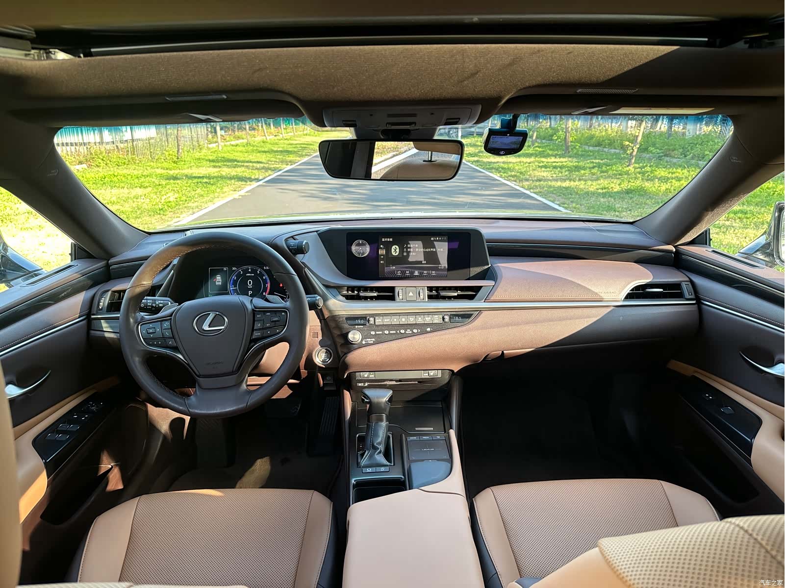 Lexus ES, 2020 9