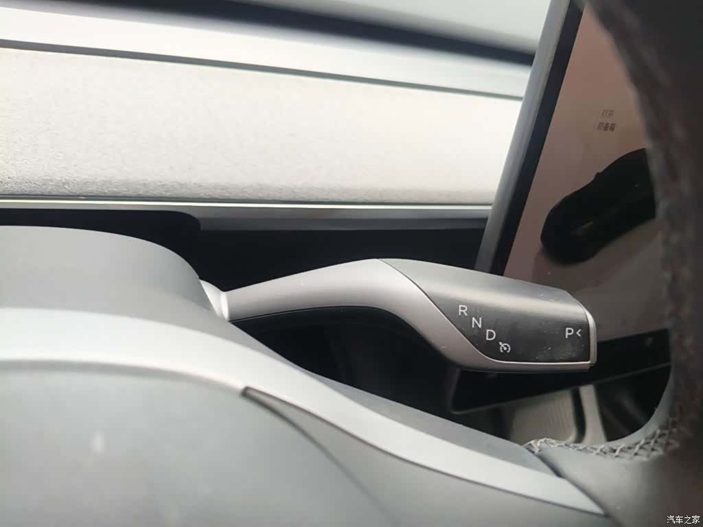Tesla Model Y, 2024 13